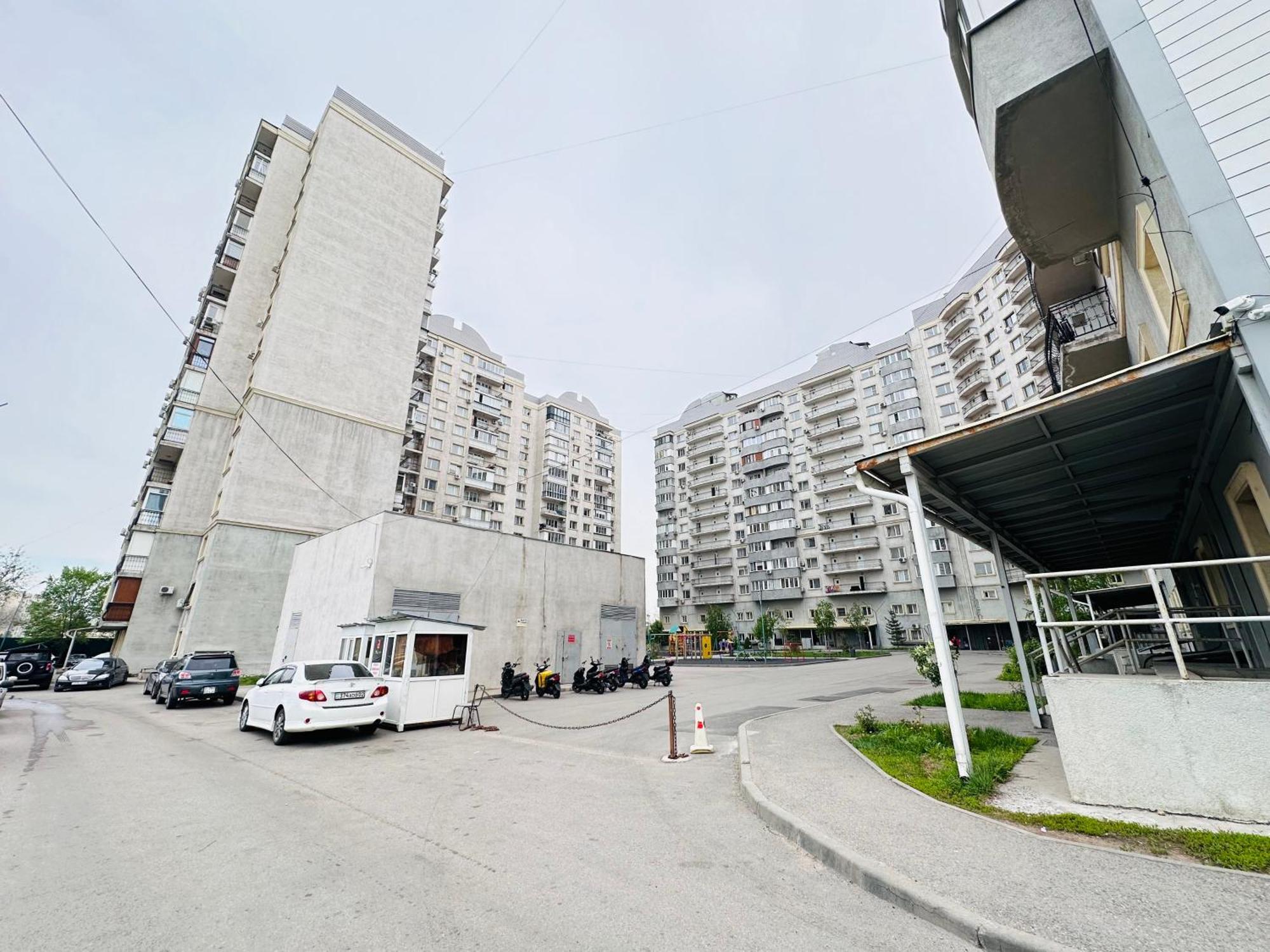 Квартира Для Большой Семьи Almatý Exterior foto